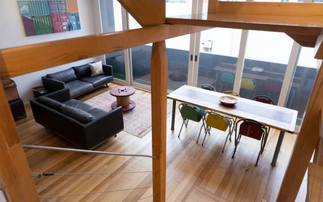 Stylish Modern 3 Bedroom Home in Heart of Melbourne CBD