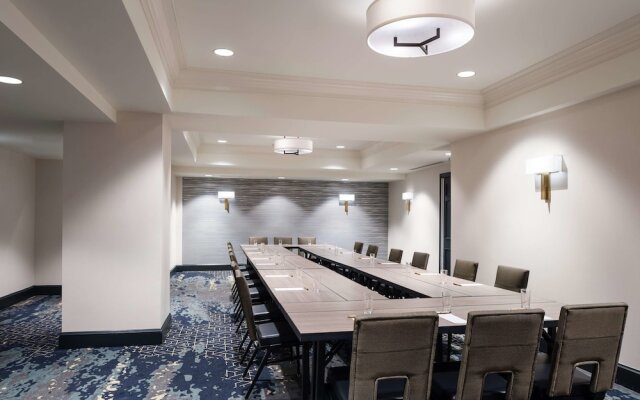 Commonwealth Park Suites Hotel