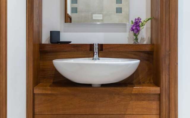JOIVY Luxury Carlton Terrace Main Door Apartment