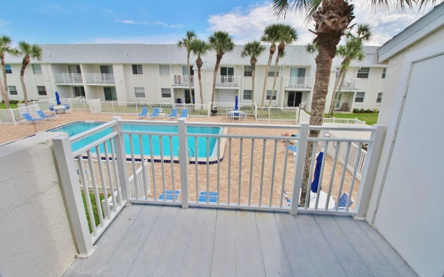 Colony Beach Club 207