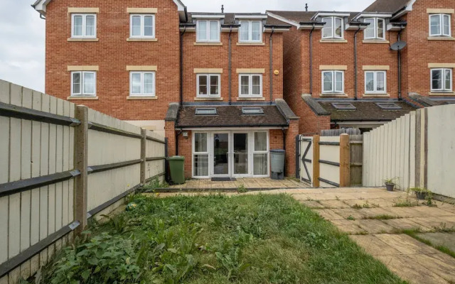 Foxherne 6 Bed & 3 Bath Serviced Hse -20