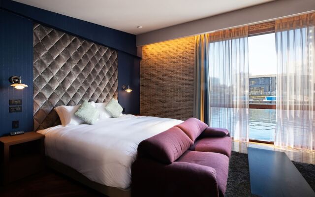 PETALS TOKYO - Floating Hotel