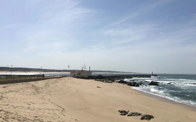 Cozy Beach Front with Rooftop