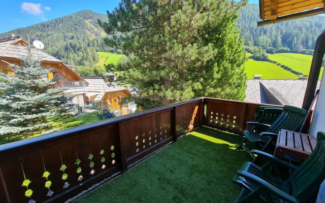 Cozy Apartment With Mountain View