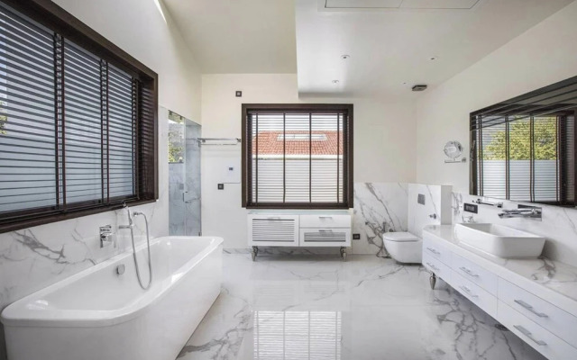 An Extravagant Pushp Villa Overlooking the Ganges
