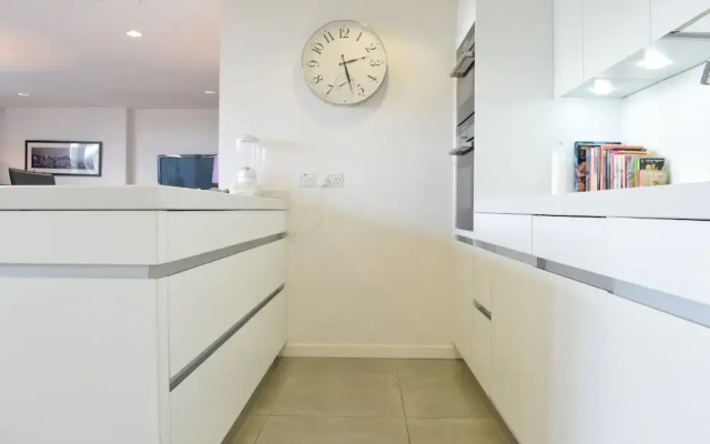 Spacious 2 Bedroom Penthouse in Islington