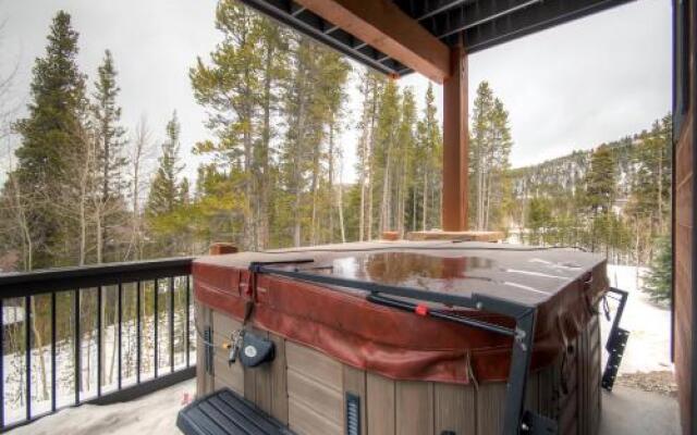 Maggie Point 75 Apartment