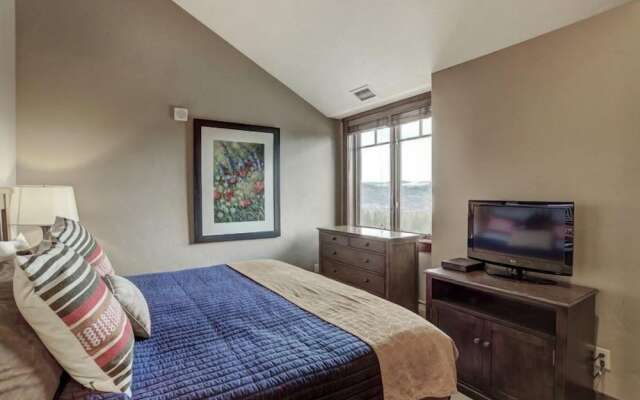 Crystal Peak Lodge 4 Bedroom Ski in, Ski out Slopeside Condo at the Base of Peak 7