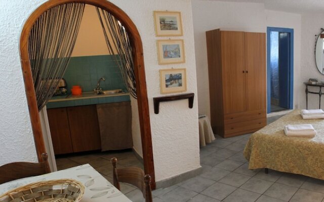 A charming studio apartment with terrace overlooking the sea