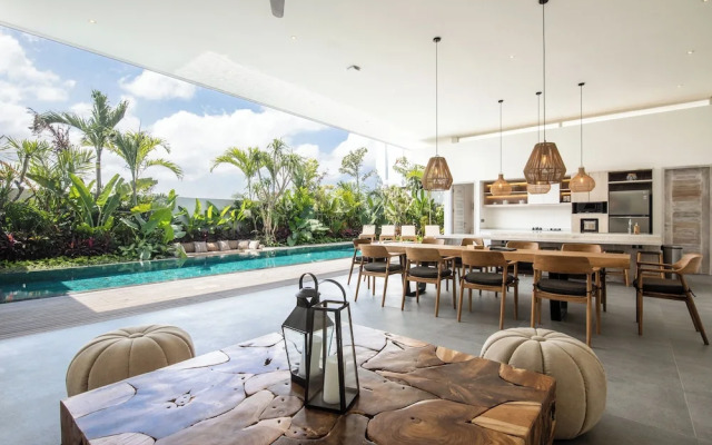 Spectacular 4BR Villa, 400m to Beachfront Elegance