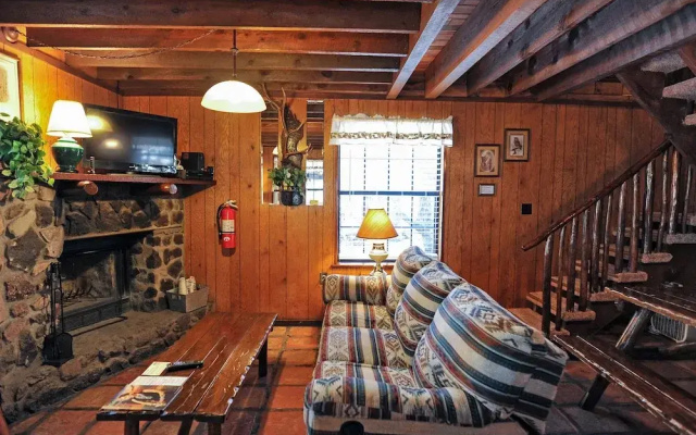 Bear Creek Motel And Cabins