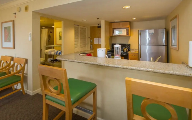 Ilikai 427 - Studio Condo