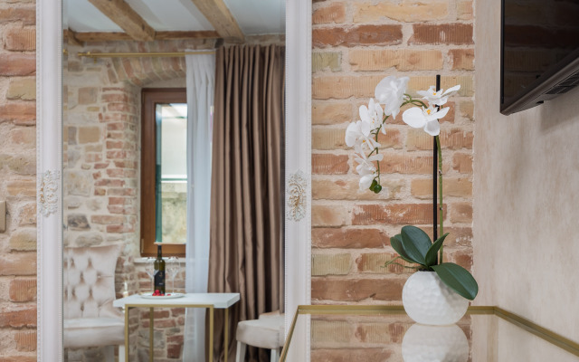 Le Premier Luxury Rooms