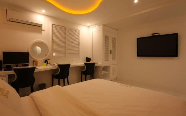 S Petite Hotel