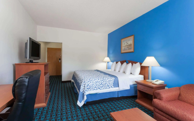 Days Inn & Suites by Wyndham Cambridge