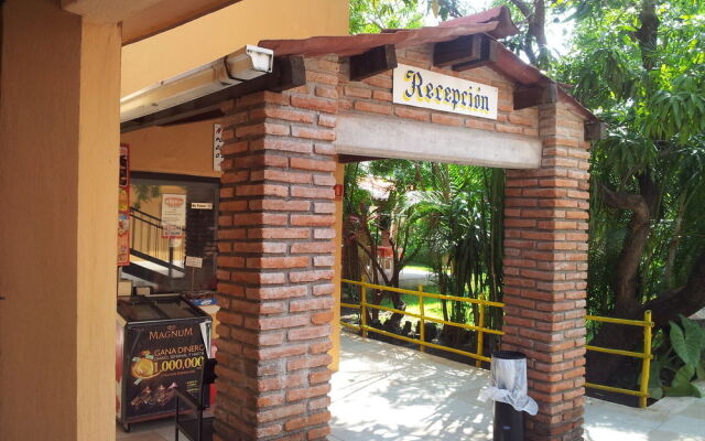 Uke Inn Hotel & Suites Teran