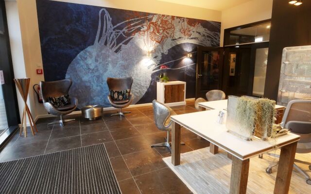 Easy Living Hotel
