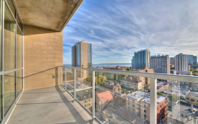 Lake Michigan Lux Apartments by Barsala