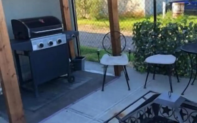 Shoreside Inn & Suites