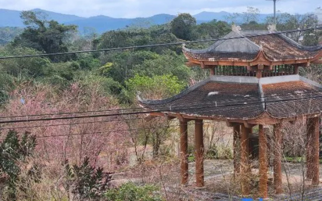 Van Tan Hotel – Outside – Mang Den