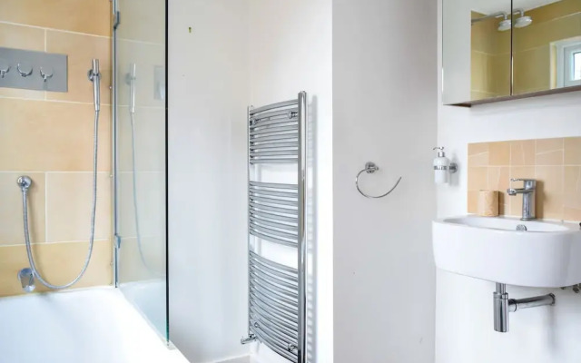 Amazing 3 Bedroom Property Close to Lavender Hill