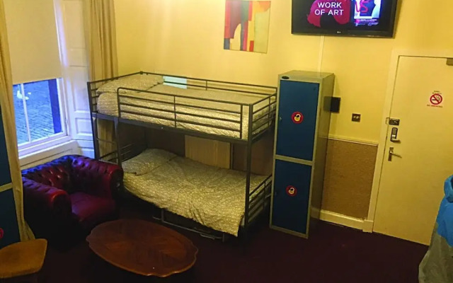 Bobby's Bunkhouse - Hostel
