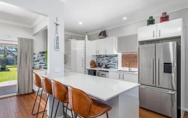 BANYANDAH 557 Ocean Drive NH