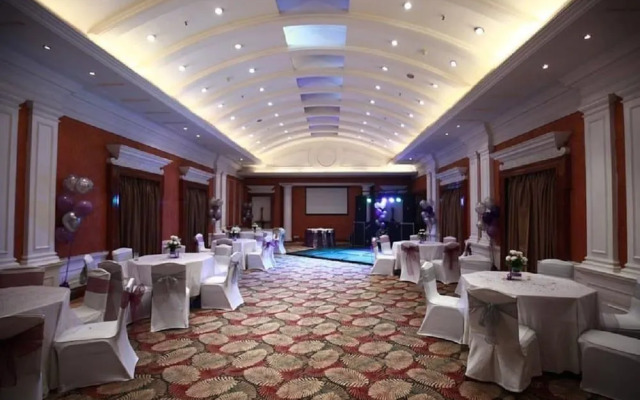 DLF Club 4