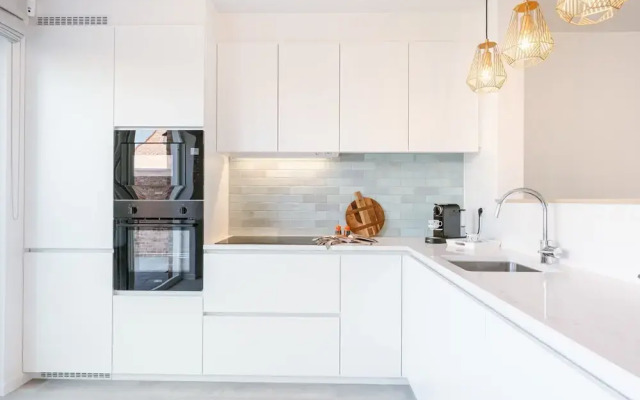 Modern House Julie With Spacious Garden and Garage