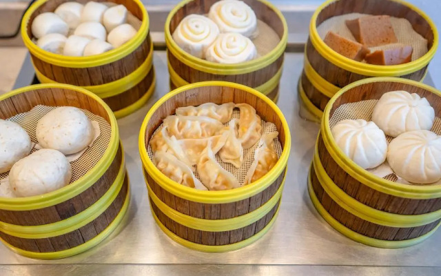 Vienna International Hotel Qishi Center Branch in Dongguan, Guangdong.