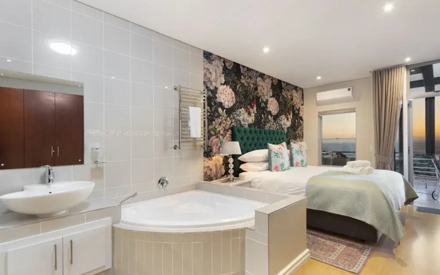 Penthouse F23 Seaside Village