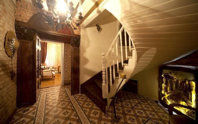 Palation House