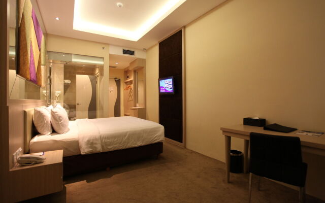 W Three Premier Hotel Lagaligo