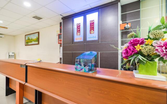 OYO 301 River Inn Hotel