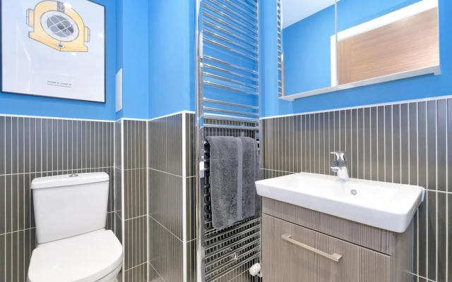 Stunning Central Two Bedroom Executive Apartment