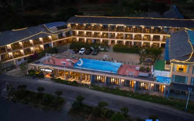 Mei Lu. Lakeside  Hotel
