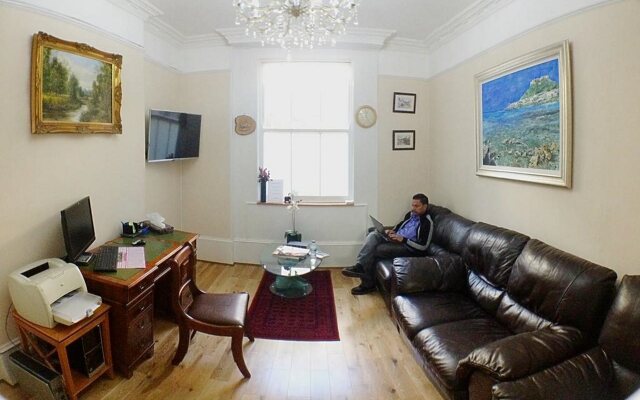 Ventures Hotel