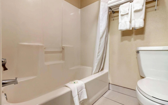 Quality Inn Hays I-70