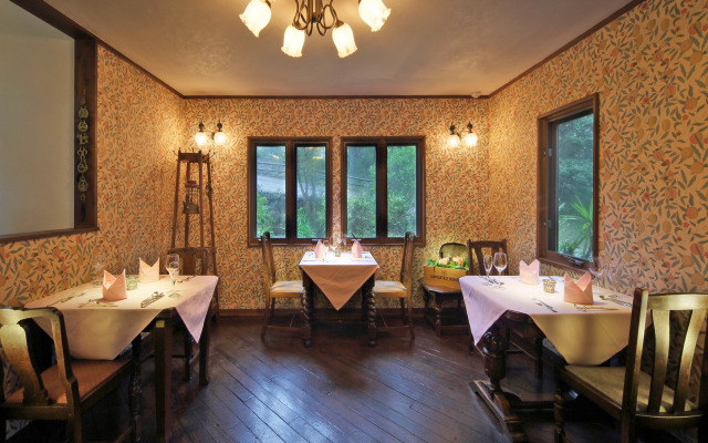 Kaedean Hotel
