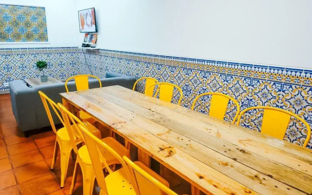 Help Yourself Hostels - Restelo