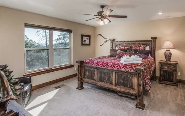 Abbey Lodge - Nine Bedroom Cabin with Hot Tub
