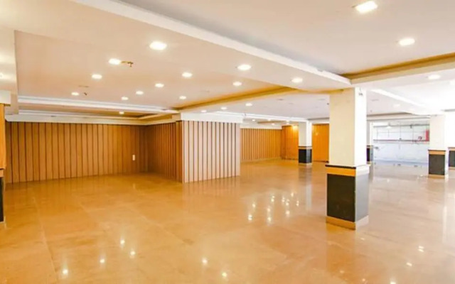 Fabhotel The Green Majestic