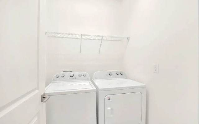 Upstay - Movie Mansion w Cinema-pool Hot Tub-games