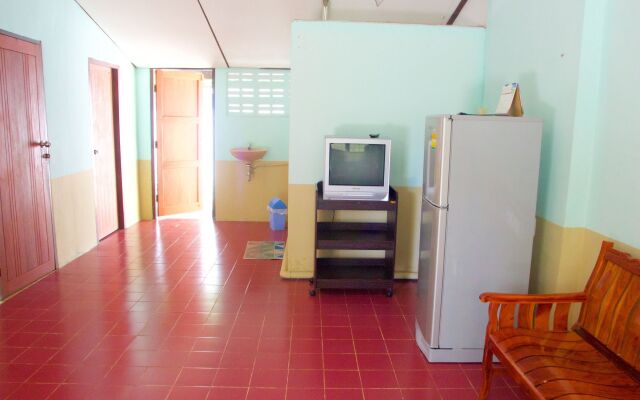 Sichang Shine Khao Resort