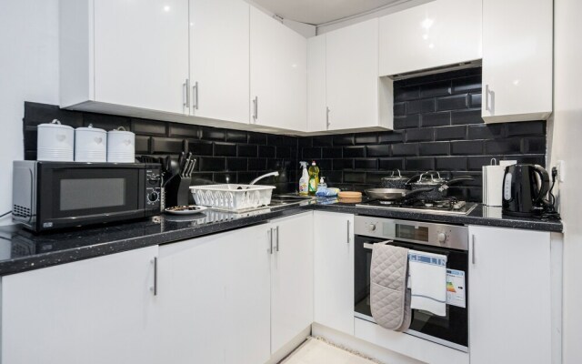 Charming 1-bed Basement Apartment in Lewisham