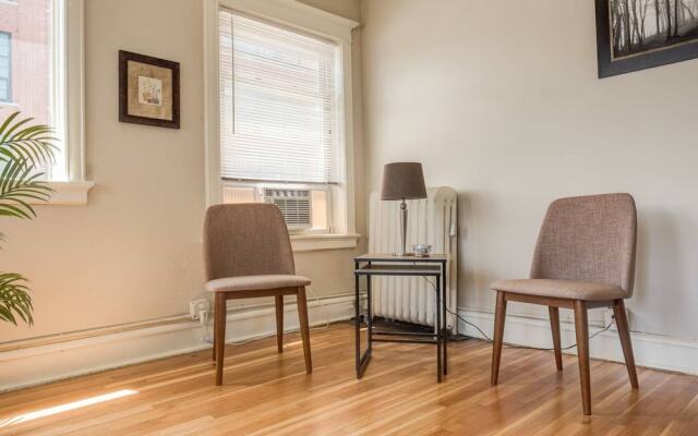 Lively 1 Bedroom Apt Near Lake