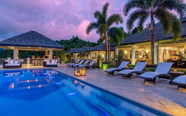Sunny Vacation Villa 18