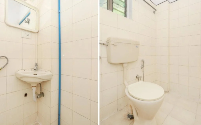 Town Hall Hotel by OYO Rooms