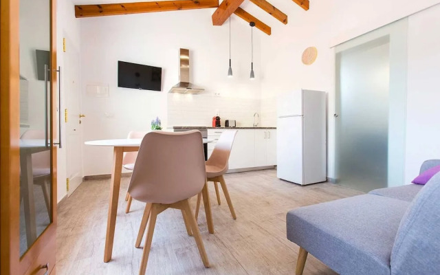 Apartment With air Conditioning, Parking and Wi-fi