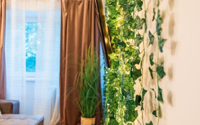 Jungle Apartment 15 Min Walk to Beach & Downtown